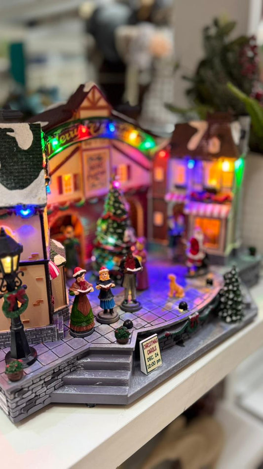 VILA NATAL CORAL COM  MOVIMENTO COLORIDO  26X36,5X22,5CM