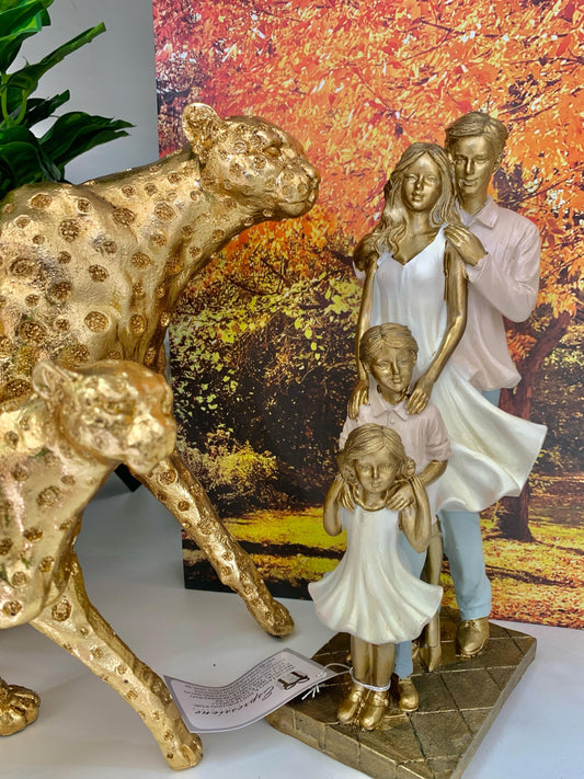 Escultura Familia Casal Com Filho E Filha Em Resina