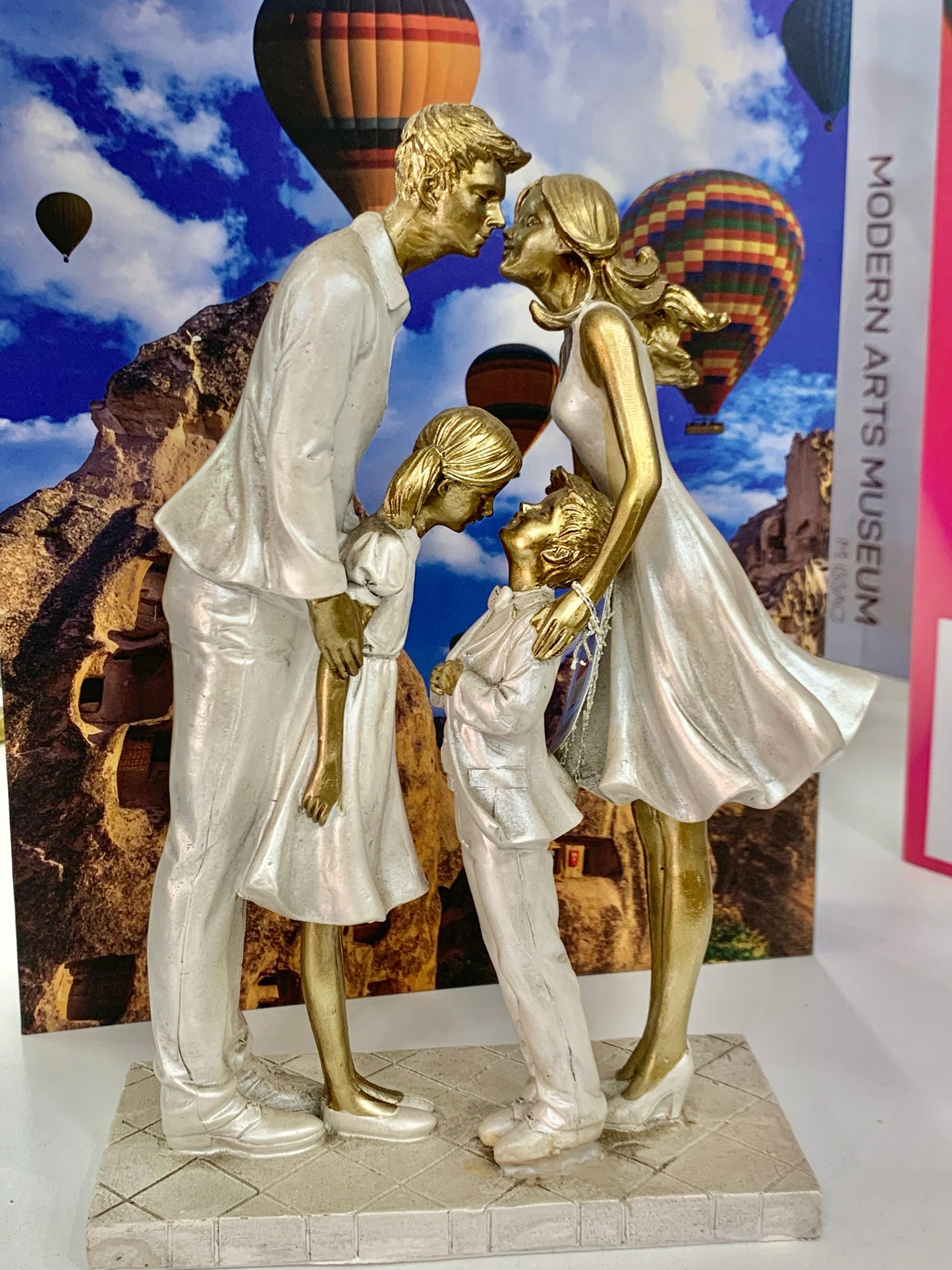 Escultura Familia Decorativa Casal De Filhos Em Resina - Espressione