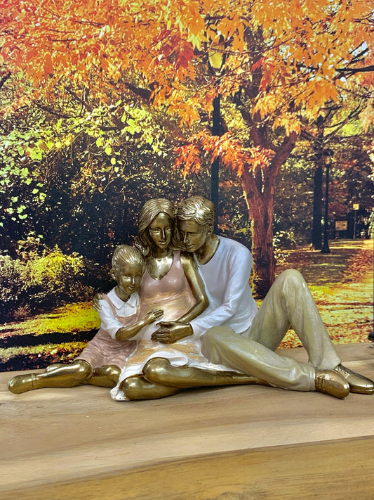 Escultura Família Casal Gestante Com Filha - Espressione