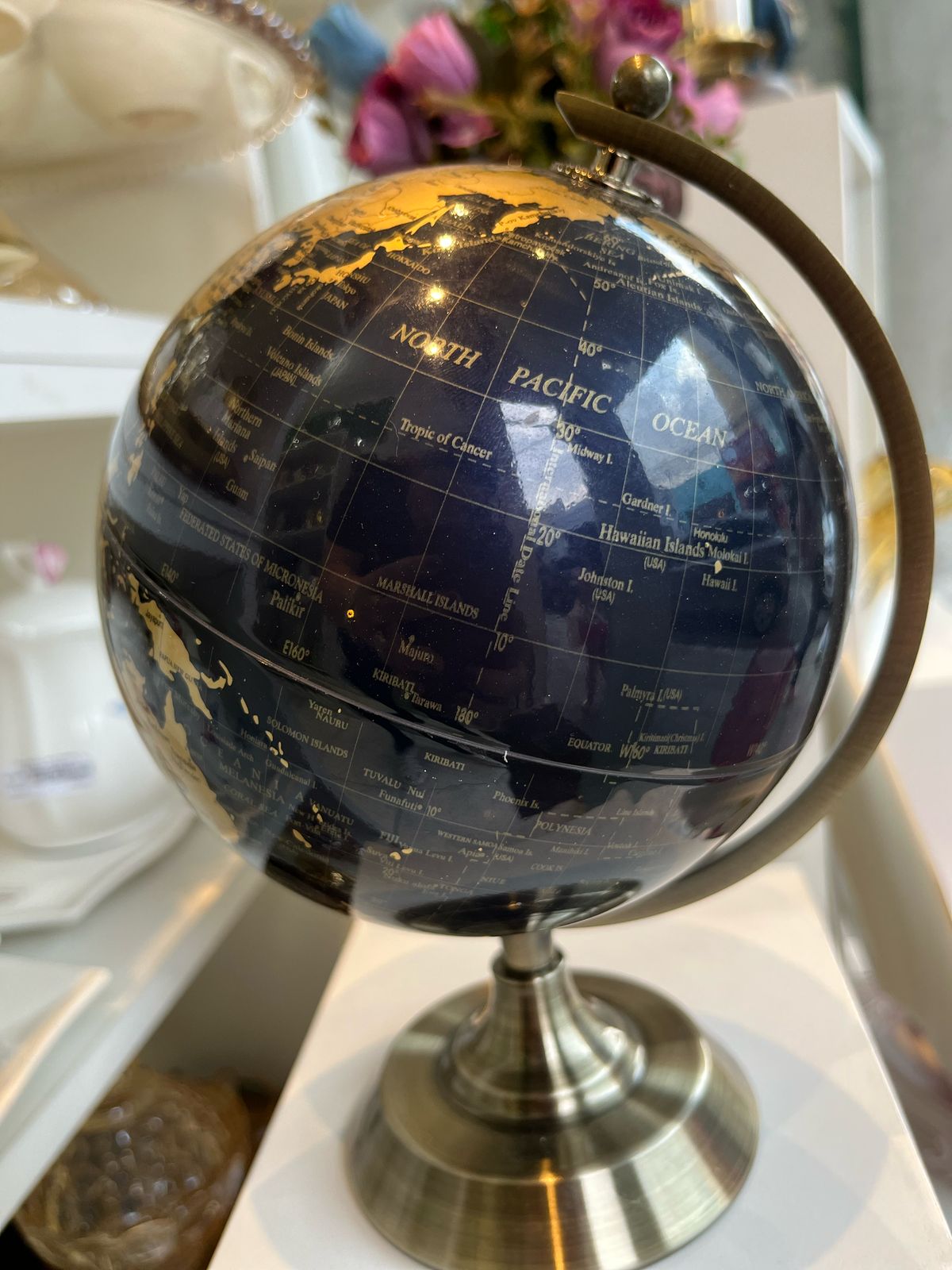 Globo Decorativo De Plástico E Metal 21,5x14x15cm