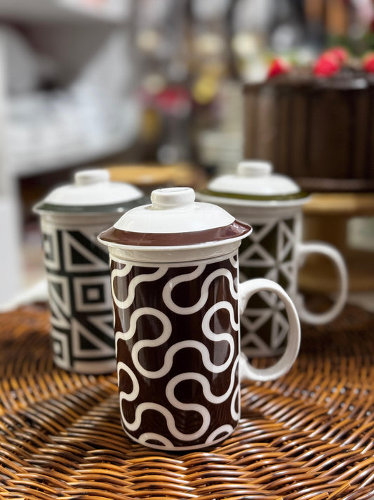 CANECA COM INFUSOR E TAMPA EM PORCELANA 250ML