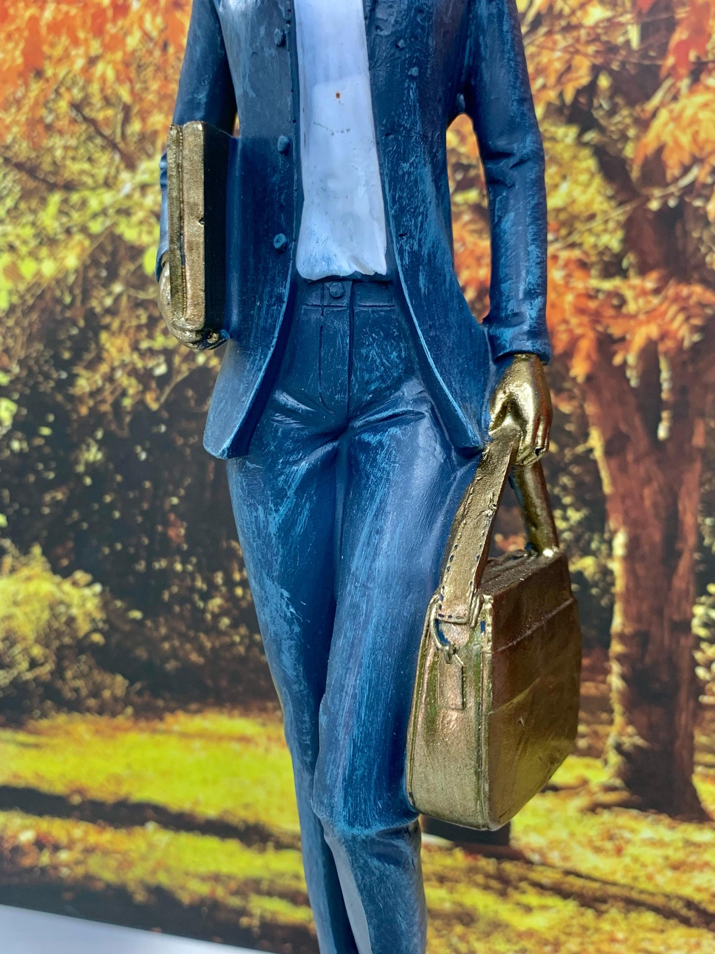 Estatueta Decorativa Empresária em Resina - Espressione