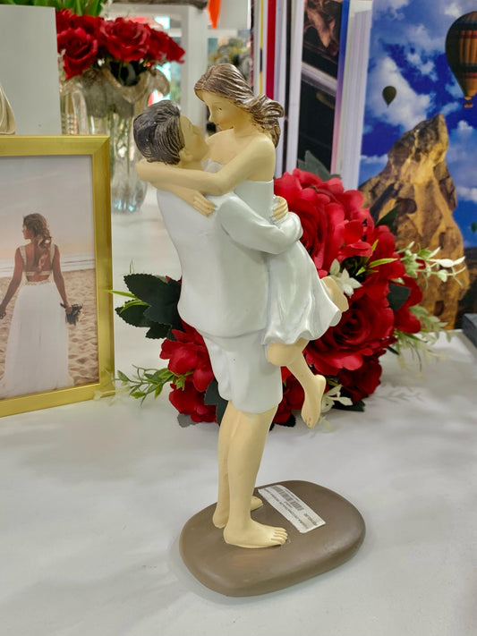 Escultura Casal Decorativo Em Resina 25CM
