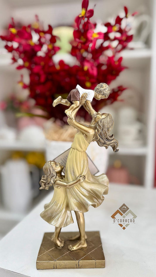 ESCULTURA MÃE COM CASAL DE FILHOS EM RESINA 25,5CM